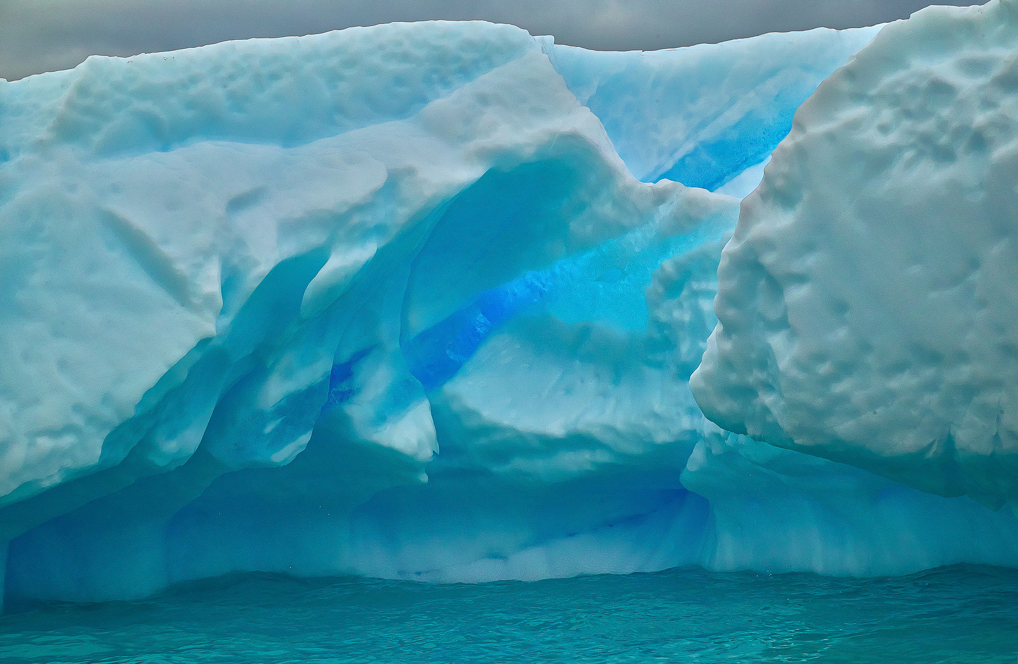 blauer Eisberg
